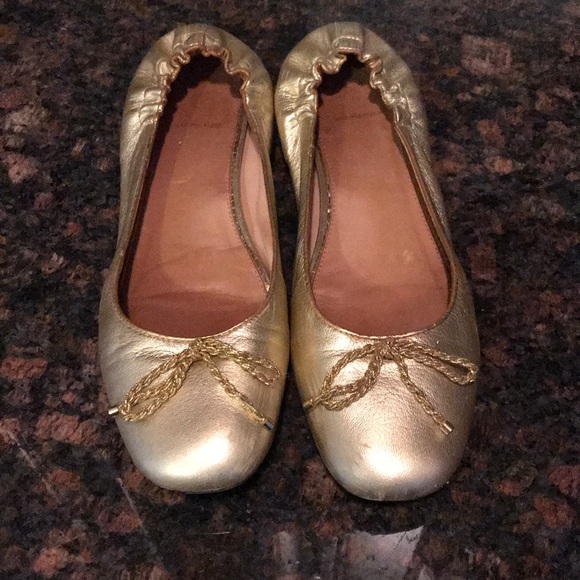 Lilly Pulitzer Shoes - Cute Lilly Pulitzer gold flats